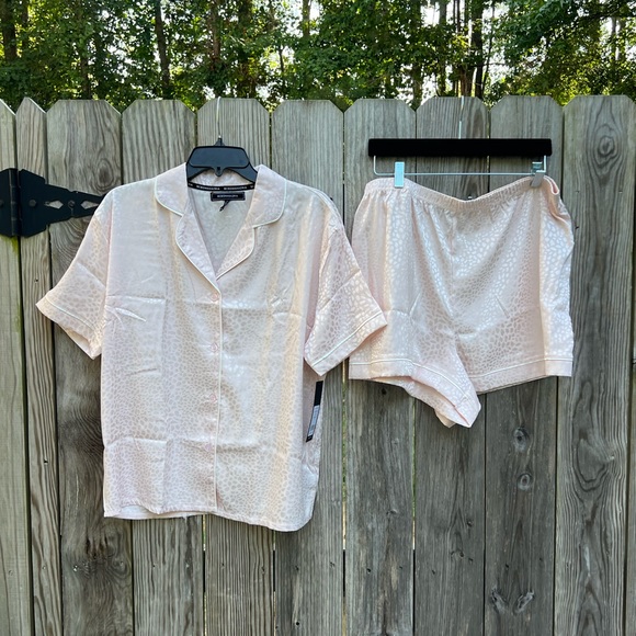 BCBGMaxAzria Other - BCBGMAXAZRIA Mauve Chalk Animal Jacquard Short Set Pajamas Women’s XL NWT NEW